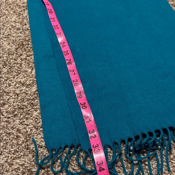 Gorgeous 100% cashmere fringed scarf in beautiful aqua/teal color - EUC! - Picture 3 of 6